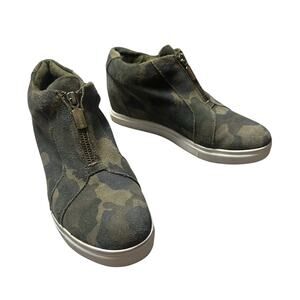 Blondo Glenda Camo Suede Waterproof Shoes